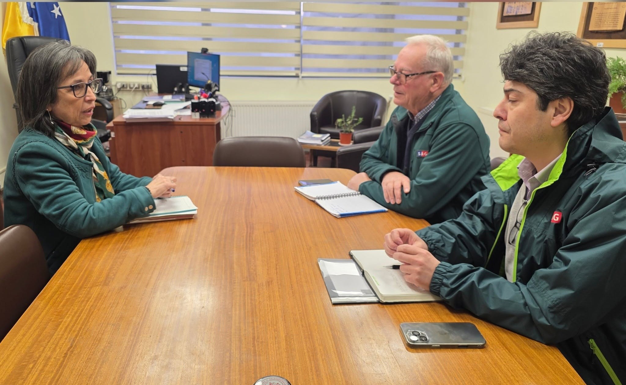 Reunión de trabajo de la Delegada Provincial de Tierra del Fuego y el Director del SAG abordó problemas de gestión agrícola.