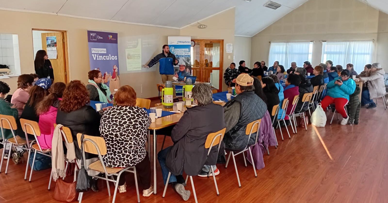 Participantes del Programa Vínculos se capacitaron sobre la prevención de daños en sus viviendas durante el invierno y el valor del reciclaje en Porvenir.
