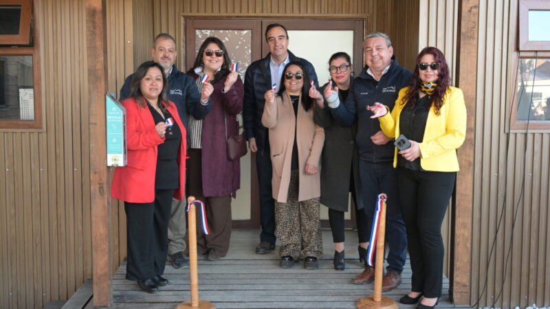 Autoridades inauguran ampliada sala de Concejo Municipal en Cabo de Hornos, proyecto financiado por el Gobierno Regional de Magallanes.