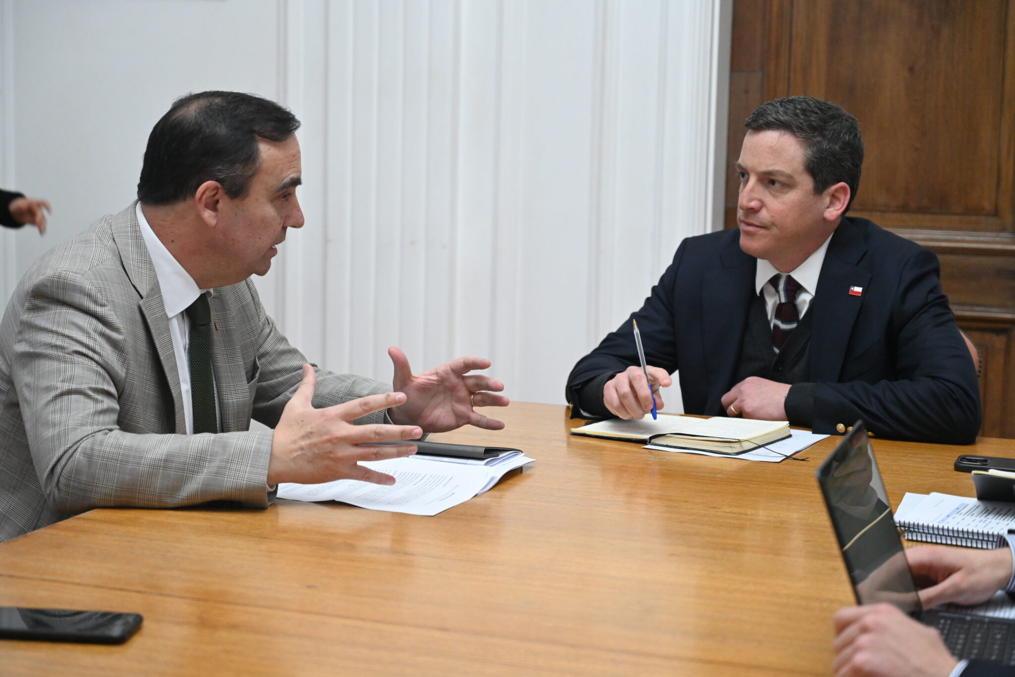 Zona Franca de Punta Arenas: Gobernador Flies, Subsecretario de Hacienda y ejecutivos del Banco Interamericano de Desarrollo revisan desafíos y potencialidades del recinto.