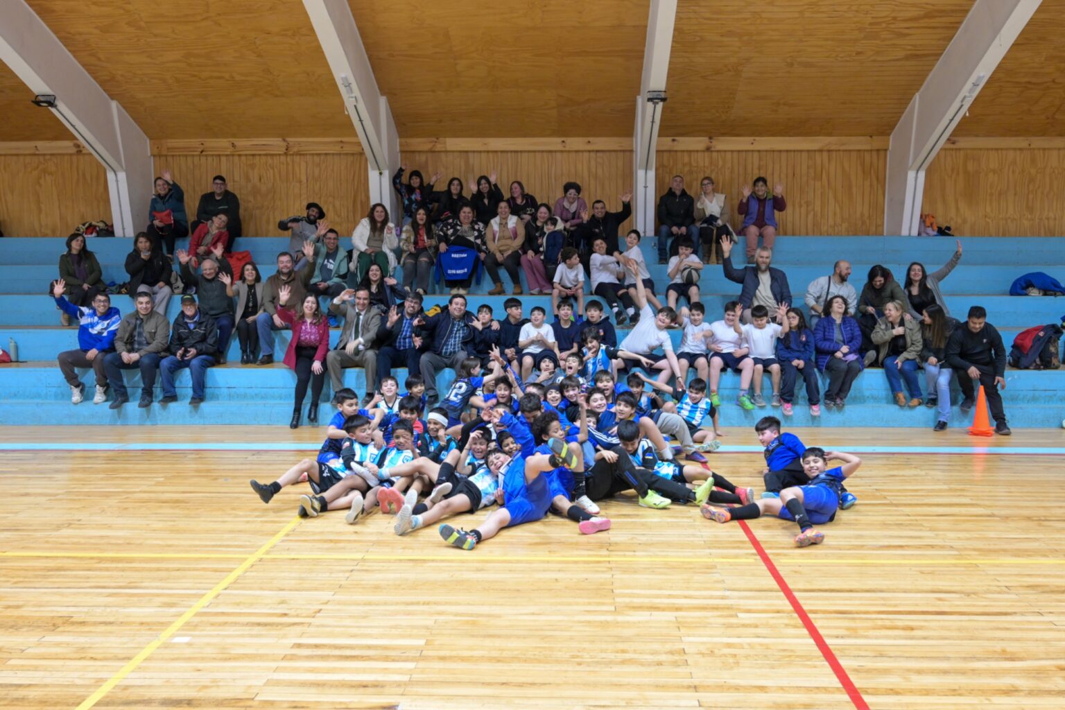 Karate, futbol, futsal, básquetbol y escalada: Organizaciones reciben certificados de adjudicación de fondos para amplia oferta deportiva para jóvenes natalinos.