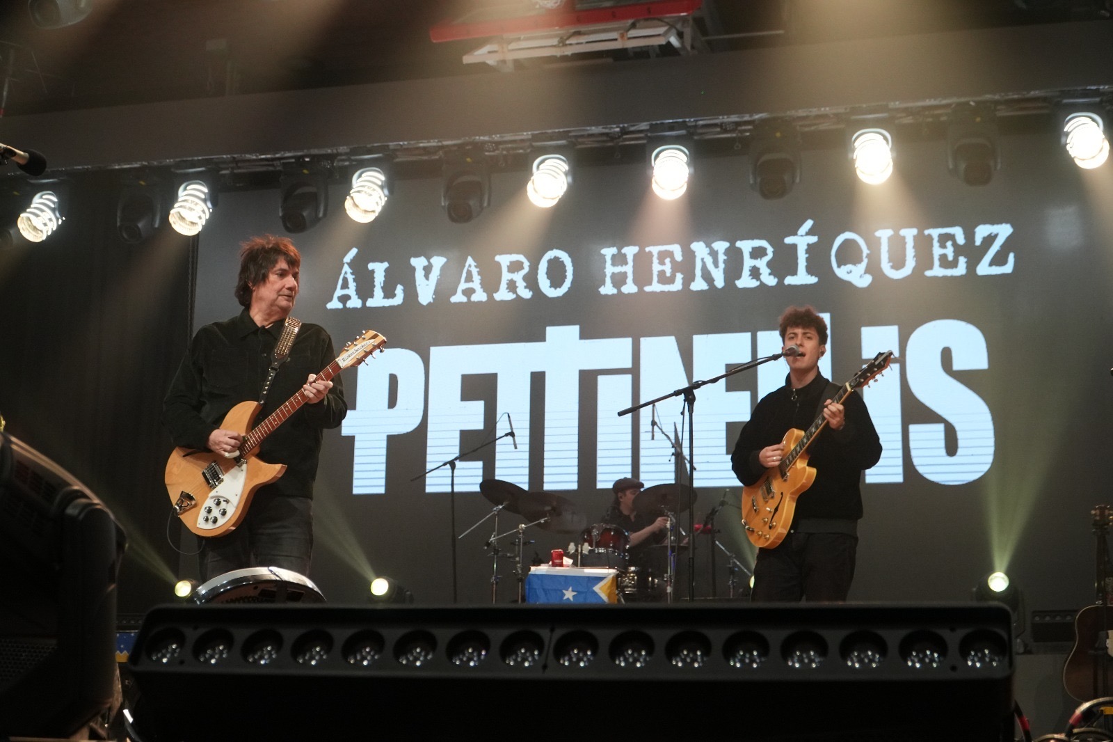 Festival Folclórico en la Patagonia cerró al ritmo de Álvaro Henríquez & Pettinellis