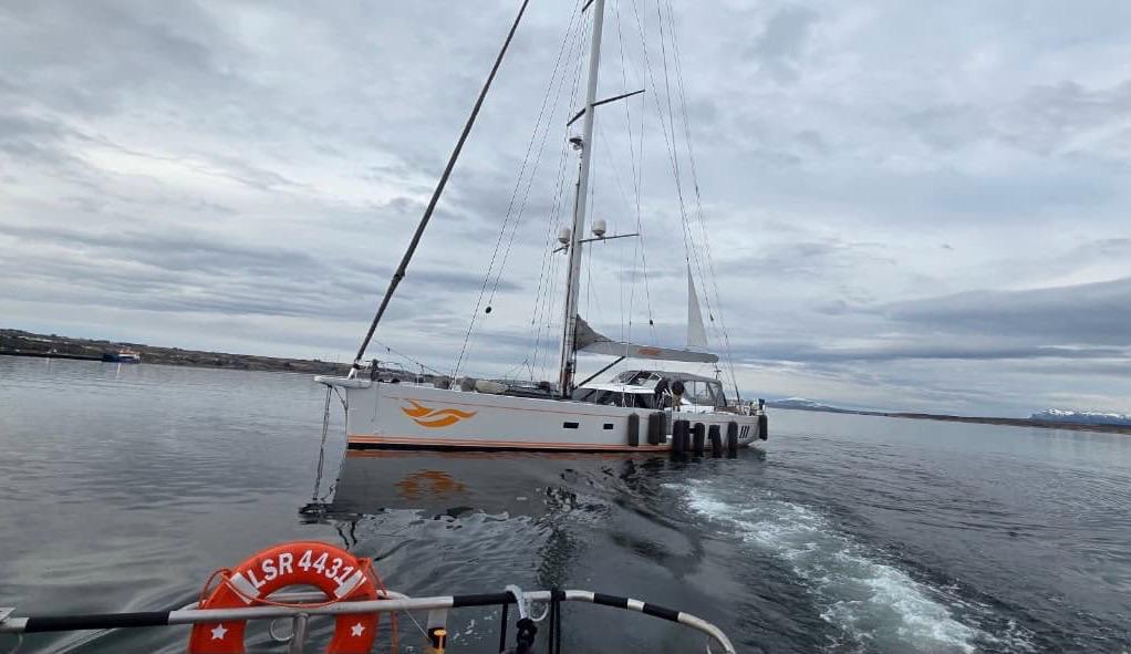 Fiscalización interagencial permite incautar yate extranjero por infracciones  a la normativa aduanera y migratoria en Puerto Natales.