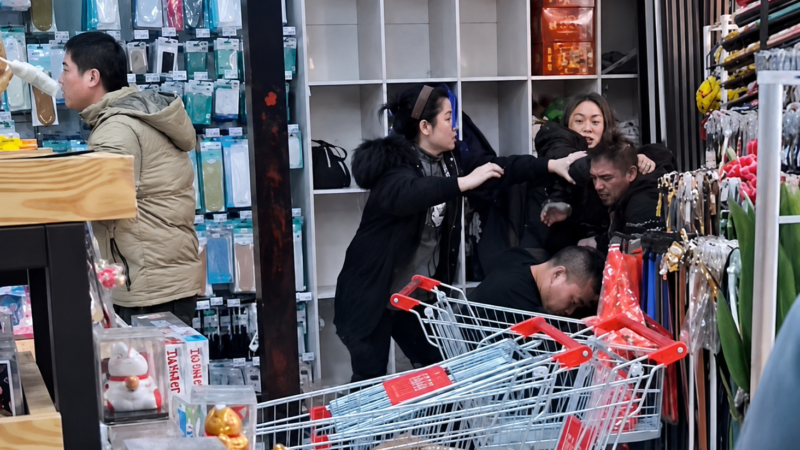 Intento de robo en céntrico local comercial terminó con cuatro personas detenidas