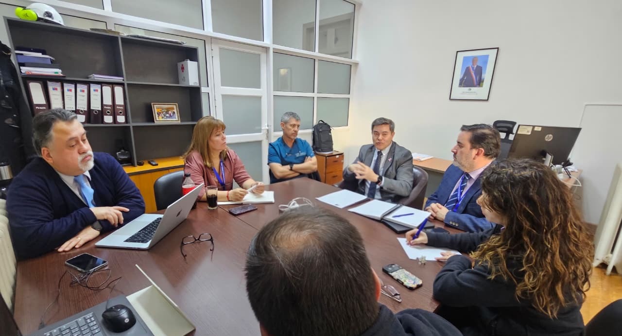 Servicio de Salud Magallanes y Colegio Médico coordinan acciones para reducir tiempos de espera.