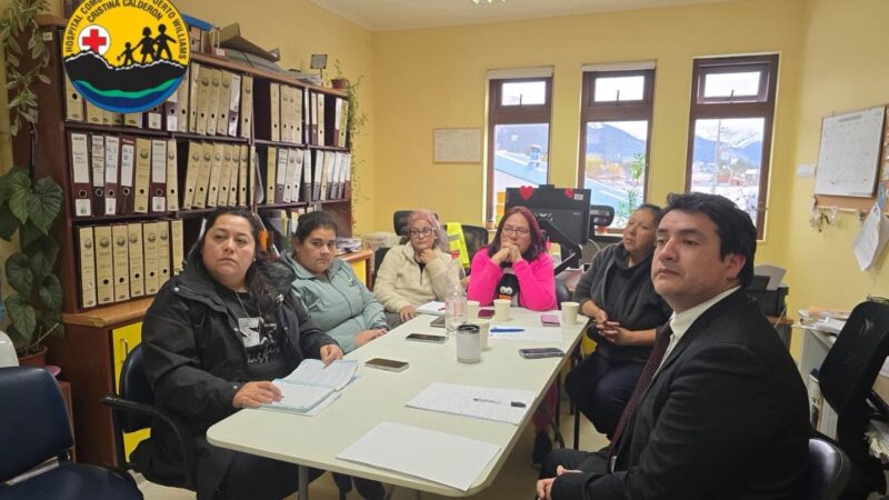 Hospital Comunitario Cristina Calderón destaca la labor de dirigentes sociales en Puerto Williams.