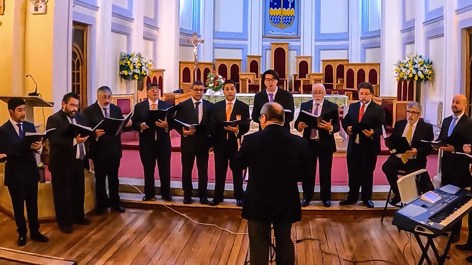 Coro Croata llega a la Biblioteca Municipal 114 de Punta Arenas.
