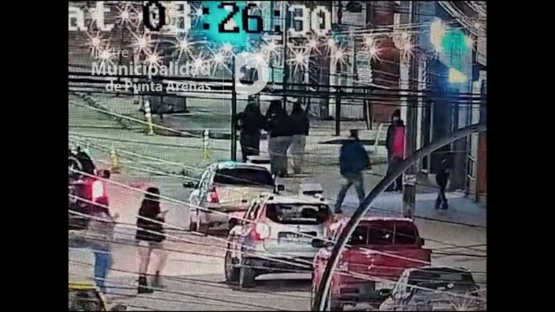Dos detenidos por porte de machetes tras operativo de Seguridad Pública Municipal en el centro de Punta Arenas.