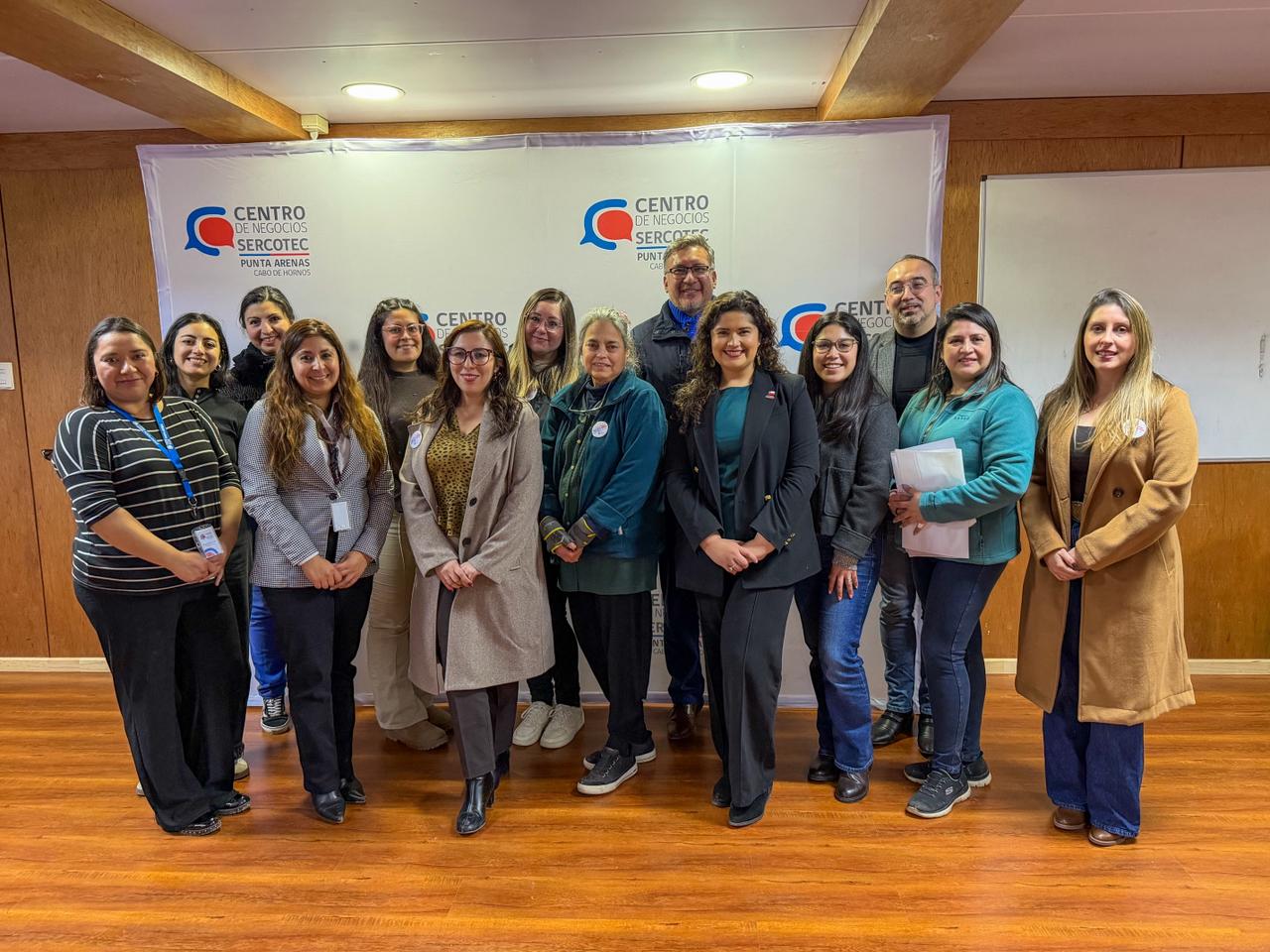 Academia de Mujeres Empresarias de SERCOTEC llegó hasta Puerto Williams para fortalecer a emprendedoras locales.