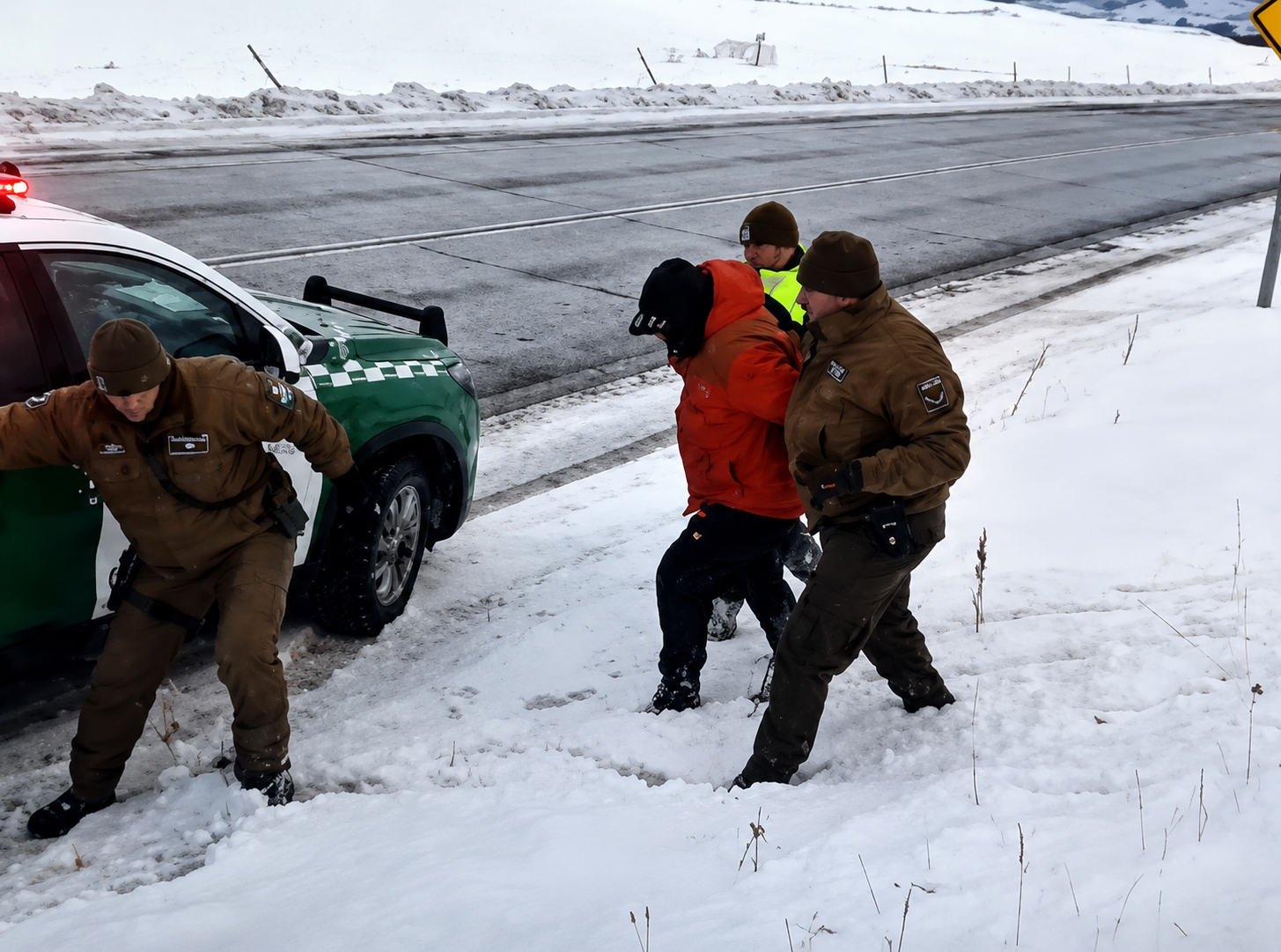 Robo de vehículo termina con detenido escondido entre matorrales y con principio de hipotermia en Puerto Natales