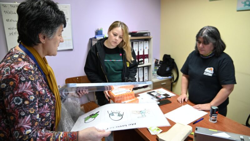 Entregan material educativo para párvulos con necesidades educativas especiales de jardines del SLEP Magallanes.