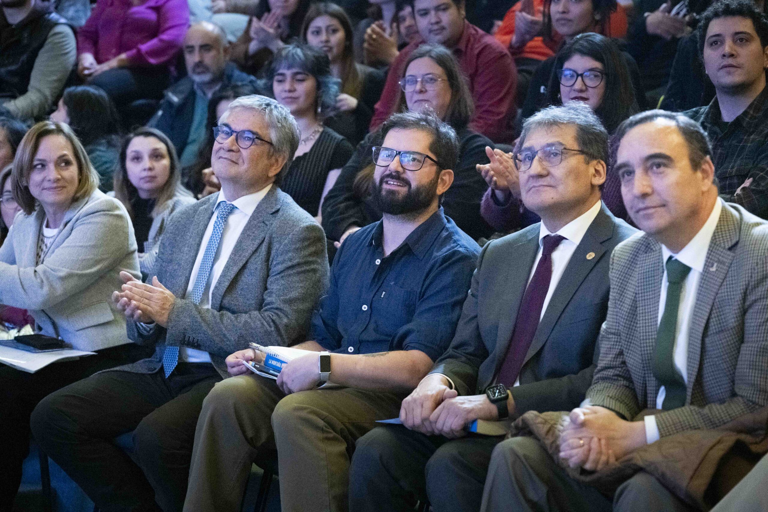 El economista y ex Ministro de Hacienda Mario Marcel presentó en Magallanes su libro «La montaña rusa».