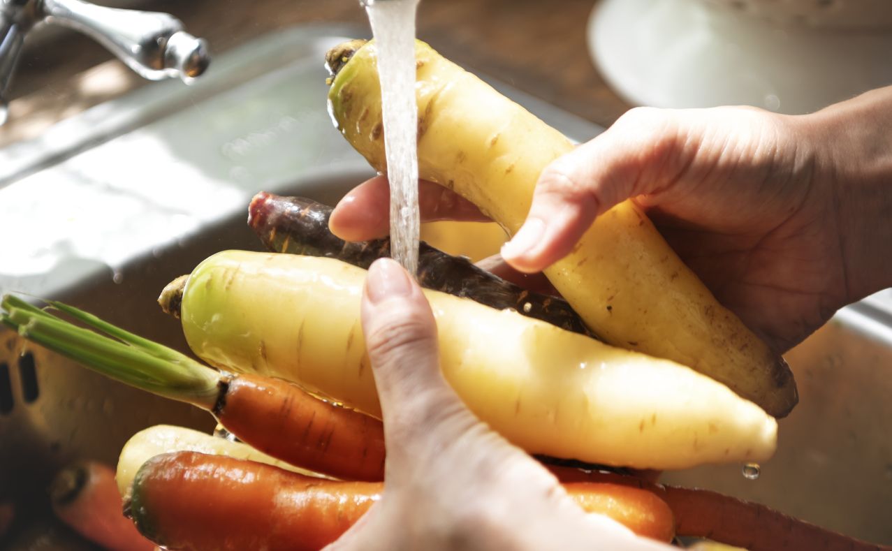 Especialista Universidad de O’Higgins entrega recomendaciones para el manejo seguro de alimentos tras los sistemas frontales.
