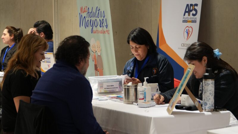 Municipio realizó feria de servicios para el bienestar y cuidado de personas mayores.