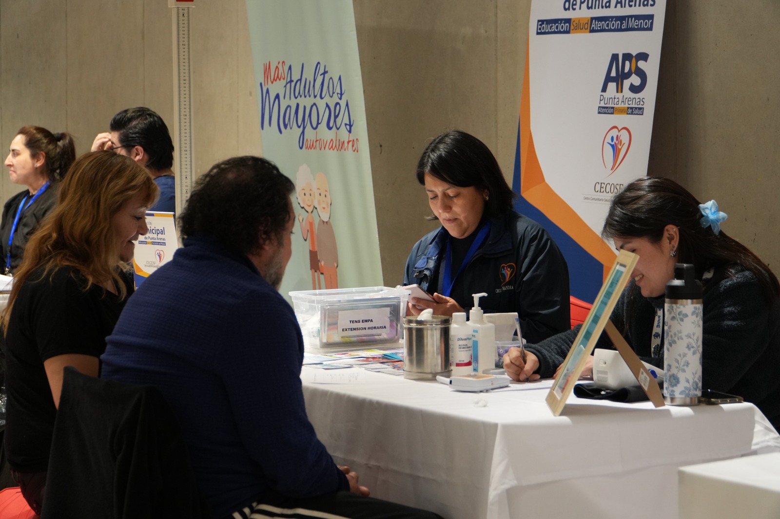 Municipio realizó feria de servicios para el bienestar y cuidado de personas mayores.