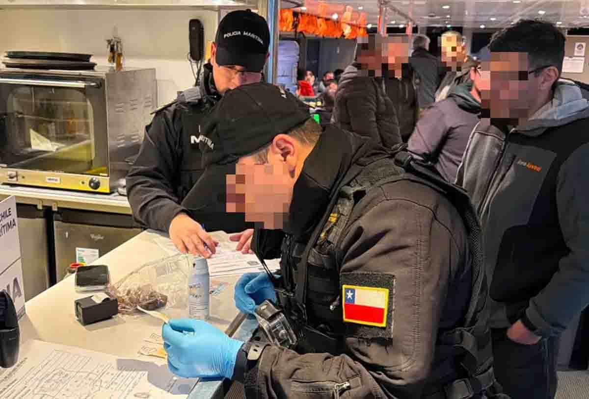 Autoridad Marítima efectúa operativo por infraccióna la Ley 20.000 en Bahía Carrera