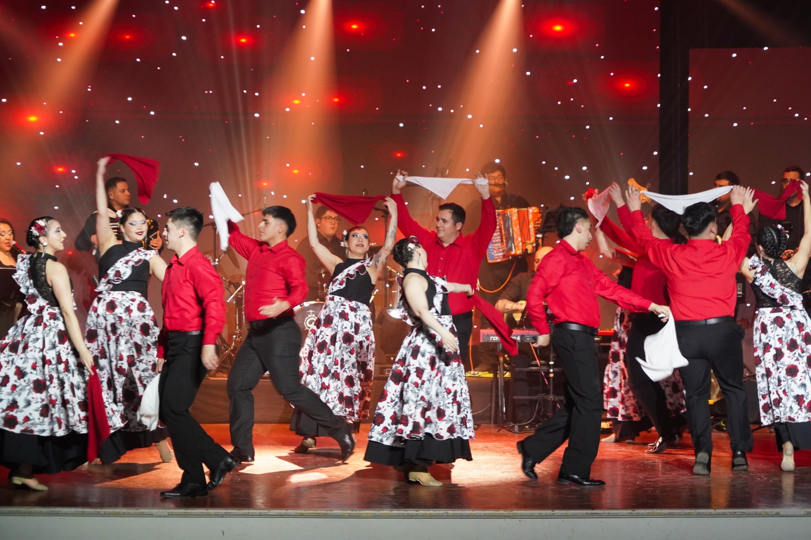 Municipio invita a retirar entradas para la Gala Folclórica.