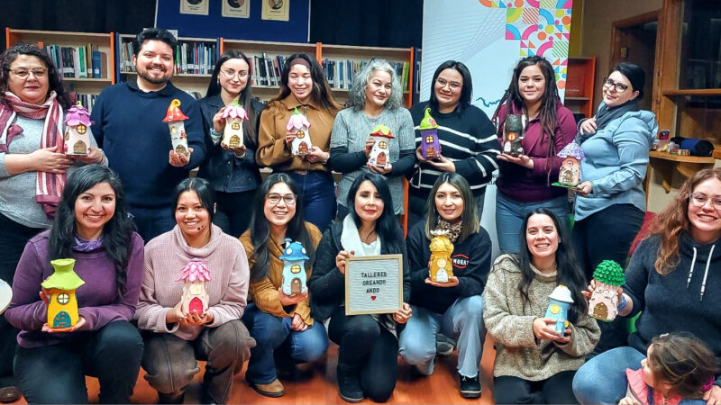 Quince vecinas de Puerto Williams culminan con éxito taller de Modelado en Arcilla realizado por la Municipalidad de Cabo de Hornos.