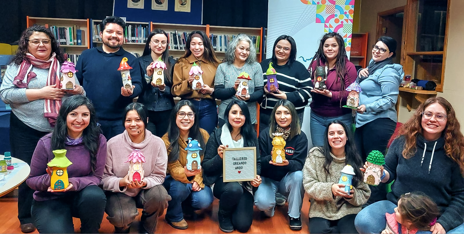 Quince vecinas de Puerto Williams culminan con éxito taller de Modelado en Arcilla realizado por la Municipalidad de Cabo de Hornos.