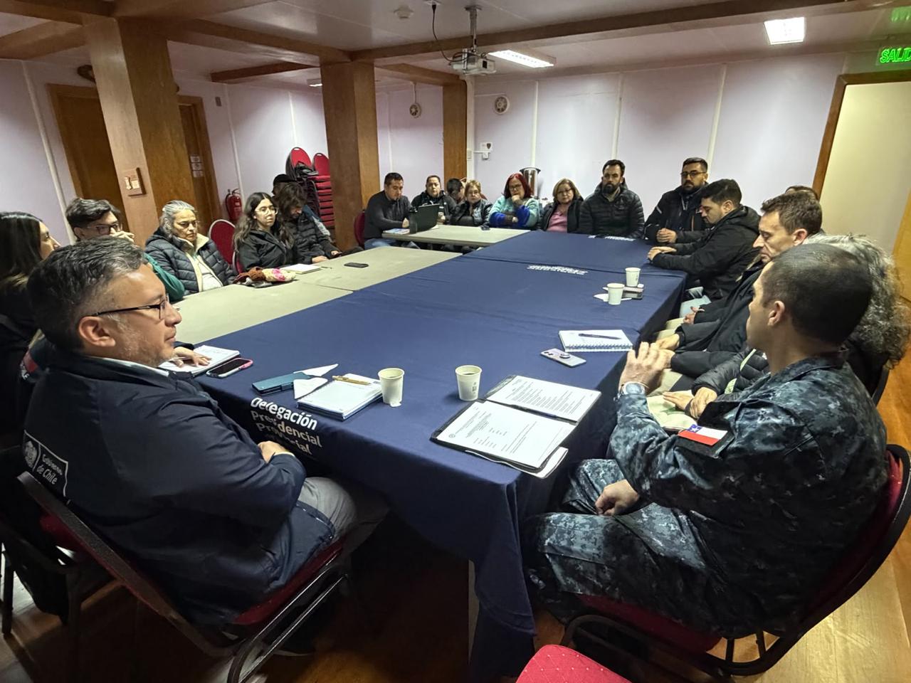 Puerto Williams fortalece coordinación para la recepción y despacho de naves extranjeras de cara a la temporada estival.