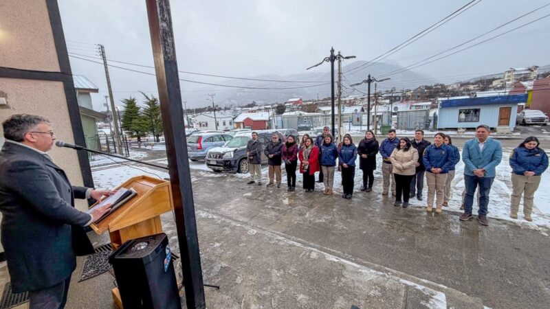 Delegación Antártica Chilena conmemora 215 años del Ministerio del Interior con ceremonia en Puerto Williams 