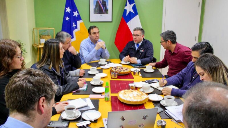 Mesa de trabajo aborda acciones para fortalecer la seguridad de la cuenca del río Róbalo en Puerto Williams.