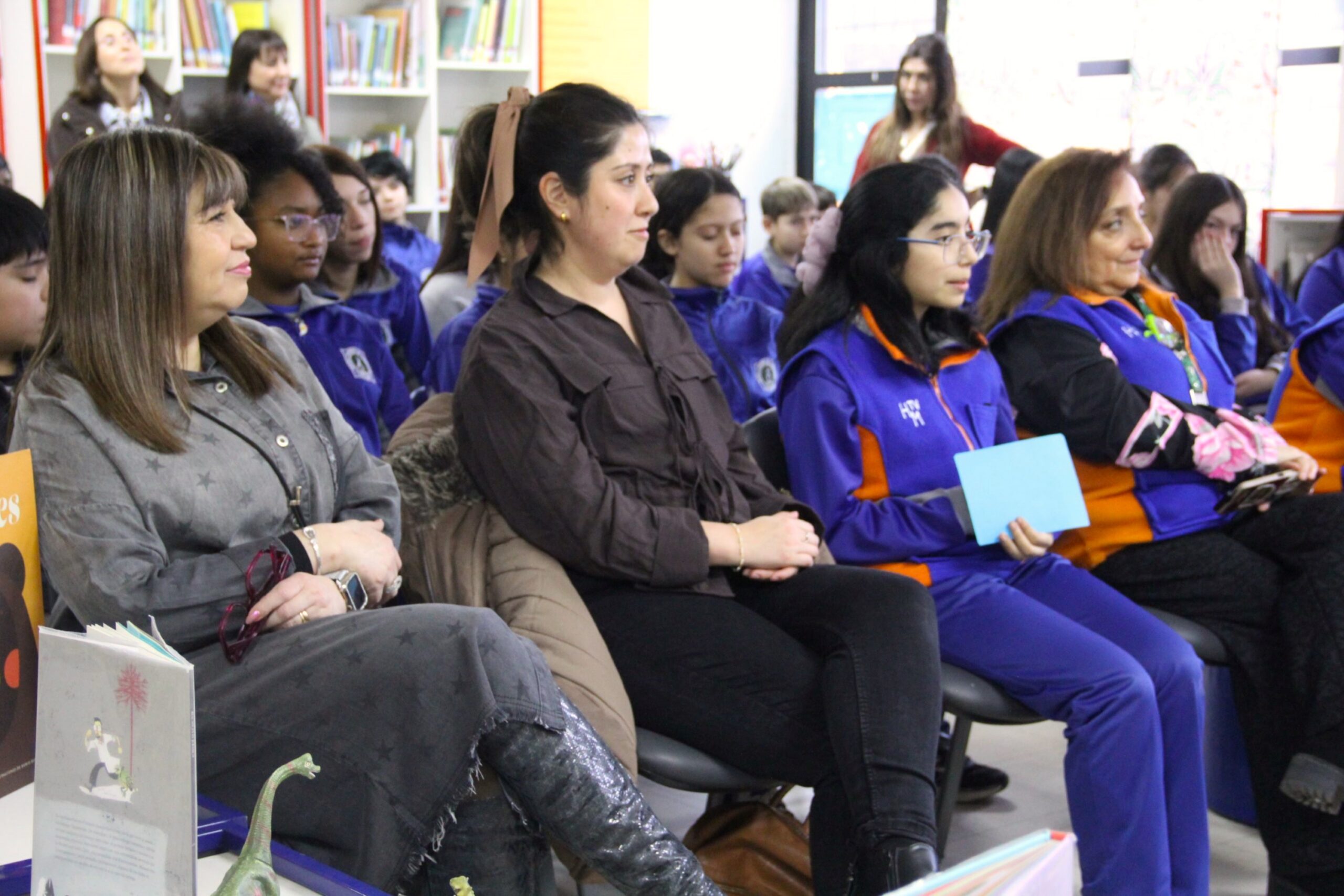 La Antártica se lee: “Cuentos Antárticos y algo más” llega a las aulas magallánicas.