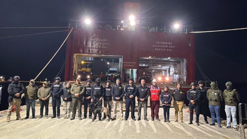 PDI, Aduanas, Carabineros y Policía Marítima realizan en Puerto Natales revista de fondeo en Ferry procedente de Puerto Montt.