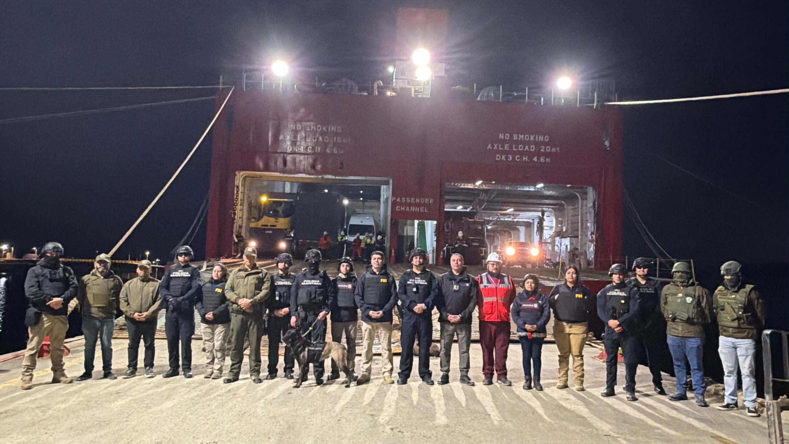 PDI, Aduanas, Carabineros y Policía Marítima realizan en Puerto Natales revista de fondeo en Ferry procedente de Puerto Montt.