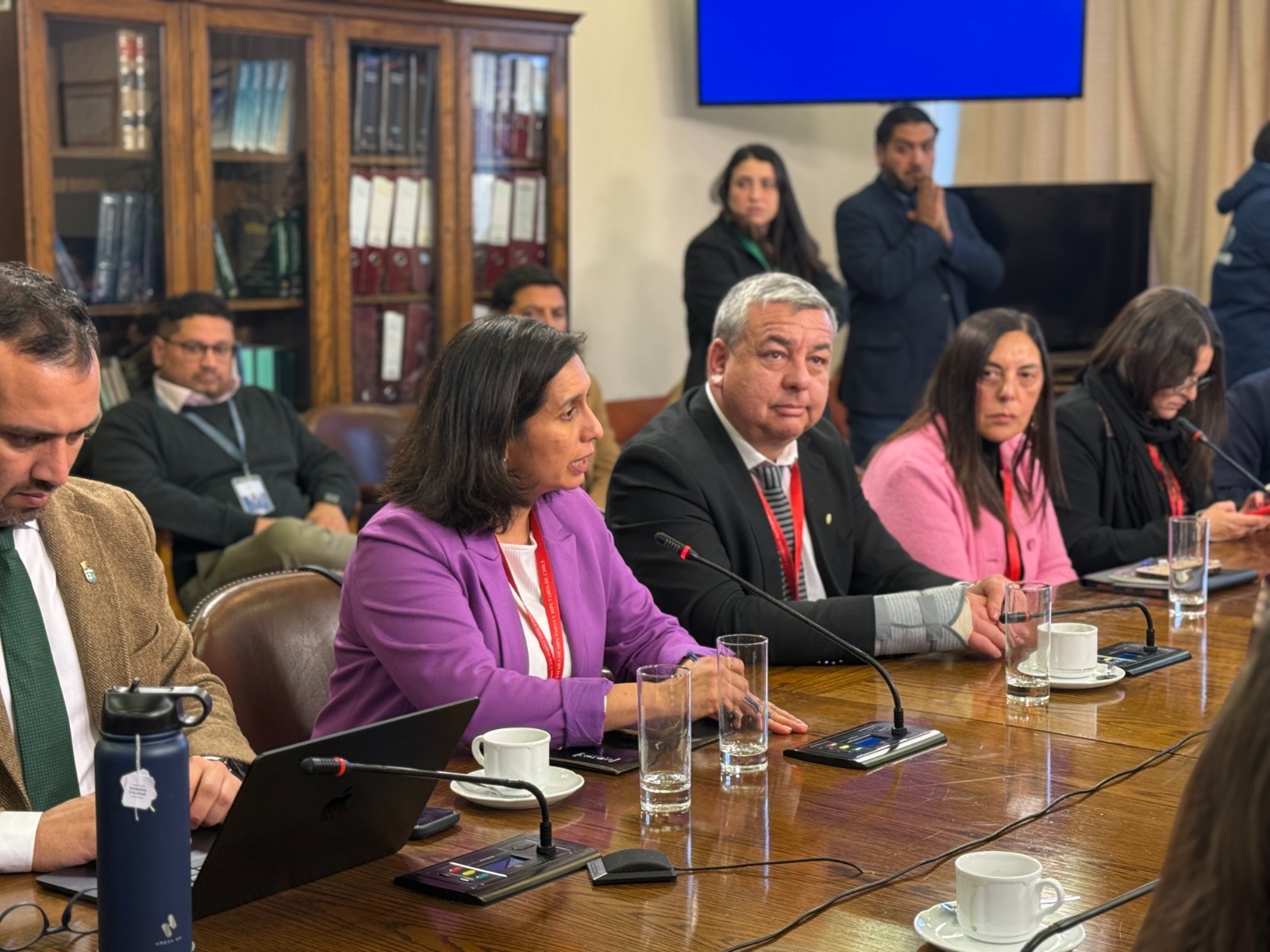 Alcaldesa Karina Fernández solicita medidas contra la fragilidad en densidad poblacional y mejoramiento de conectividad para la comuna fueguina de Primavera.