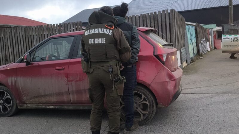 Tres adultos detenidos por microtráfico tras fiscalización de la Sección Centauro en Punta Arenas