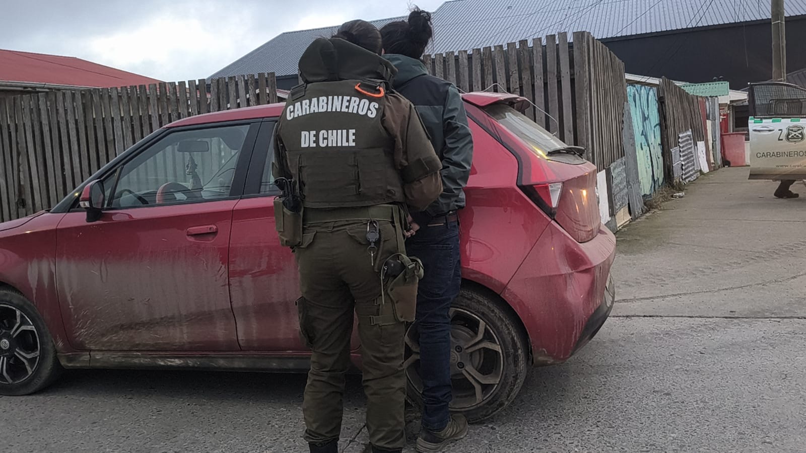 Tres adultos detenidos por microtráfico tras fiscalización de la Sección Centauro en Punta Arenas