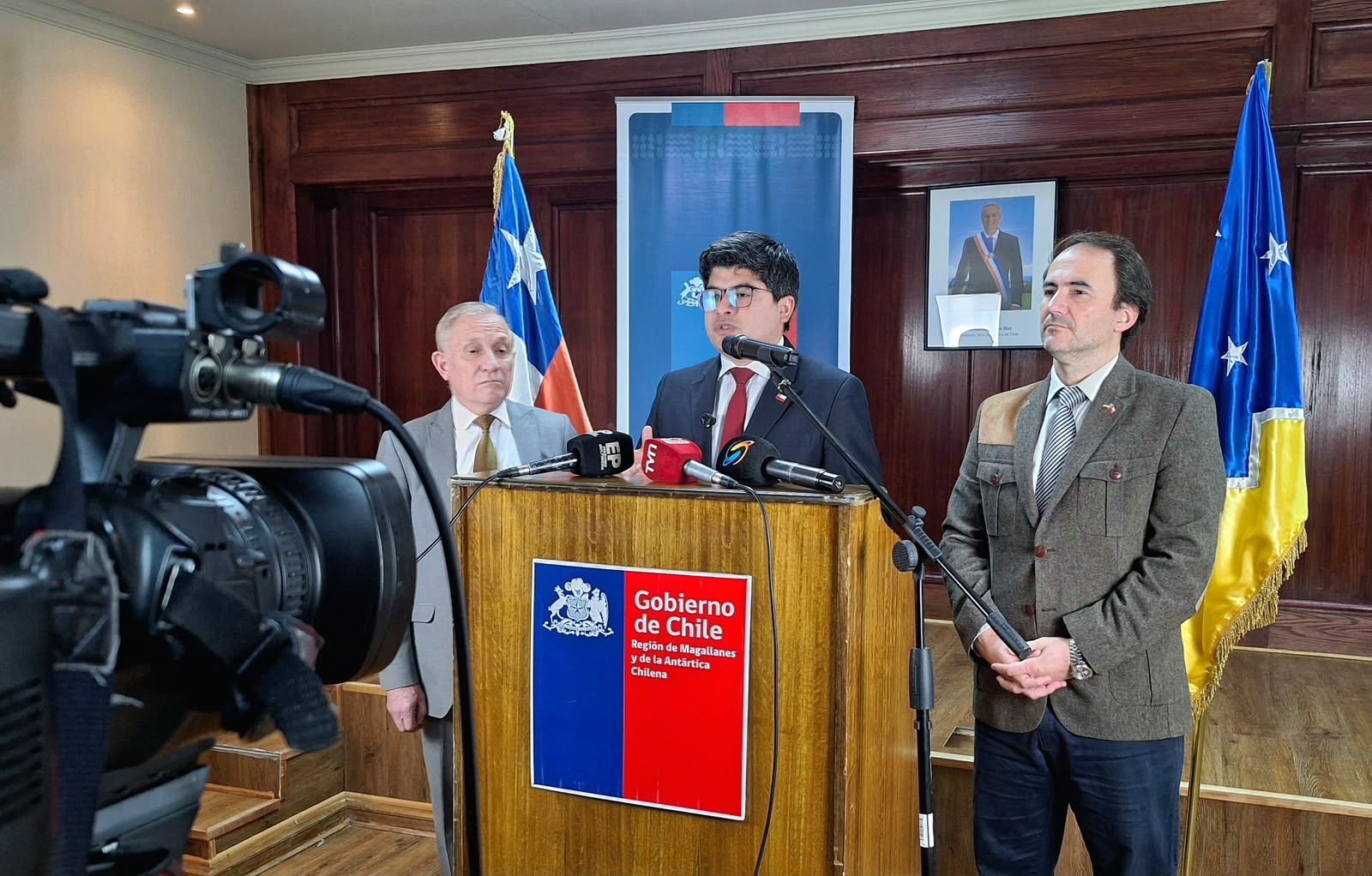 Gobierno regional de Magallanes desmiente rumores de desabastecimiento y confirma funcionamiento de pasos fronterizos.