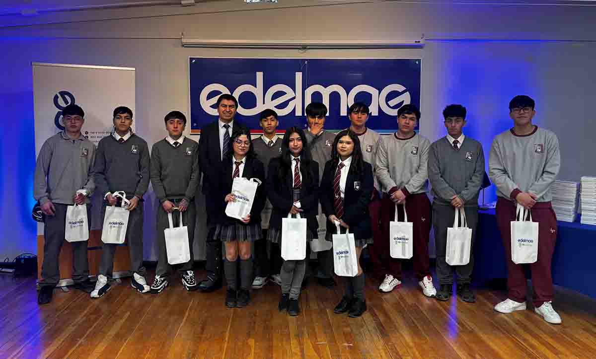 EDELMAG entrega 50 tablets a estudiantes de establecimientos técnicos de Punta Arenas