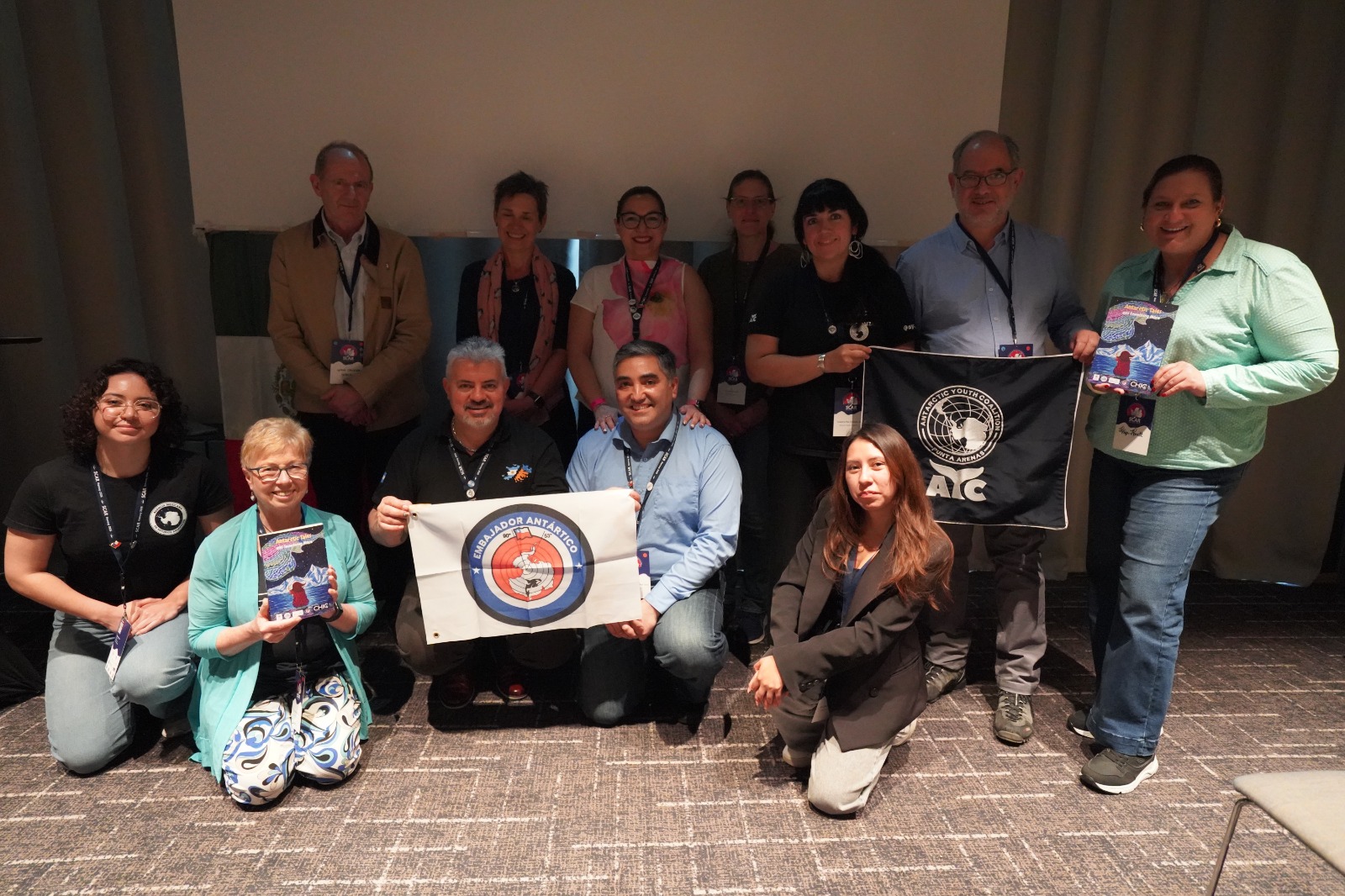 Divulgadores y educadores chilenos llevan la Antártica a las aulas en el mayor congreso científico polar del mundo.