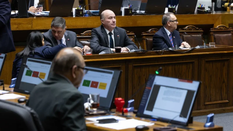 Proyecto de megarreforma: Senado vota a favor fórmula de compensación a los municipios.