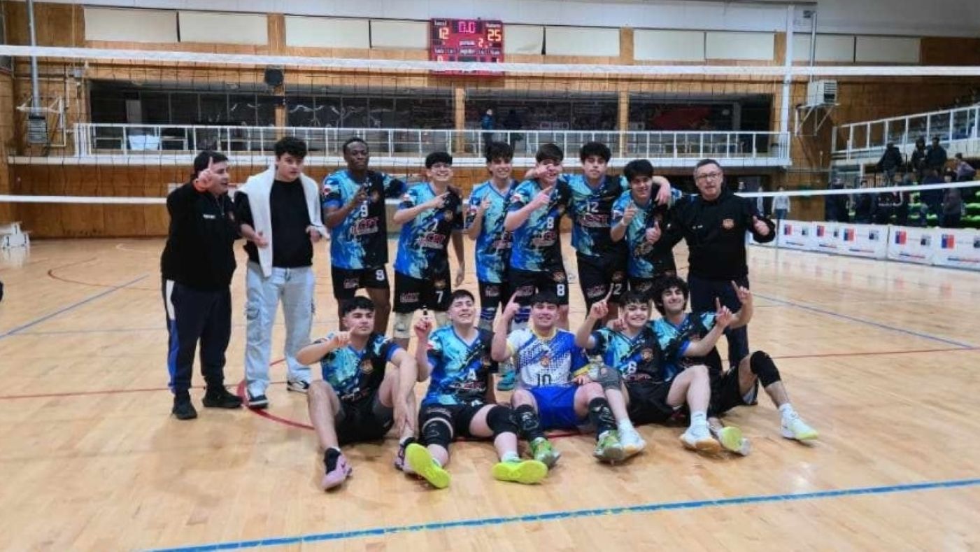 Liceo Bicentenario Hernando de Magallanes vuelve a ser campeón regional de vóleibol y representará a Magallanes.