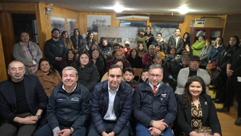 Gobierno Regional y SERCOTEC impulsan programas de emprendimiento y nuevos negocios para la comunidad yagán de Puerto Williams.