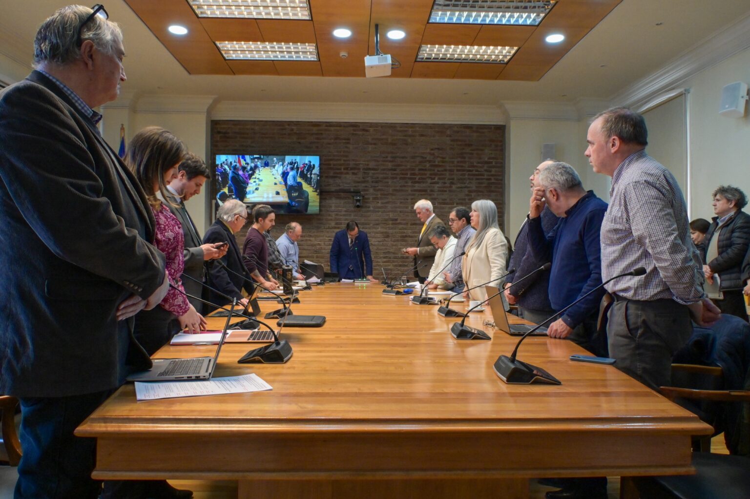 Gobierno Regional entregará más de $8.000 millones del PEDZE para reducir tiempos en listas de espera de Magallanes en 10 especialidades médicas.