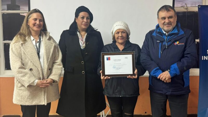 Bahía Chilota recupera antigua escuela y fortalece su espacio de encuentro comunitario en Porvenir.