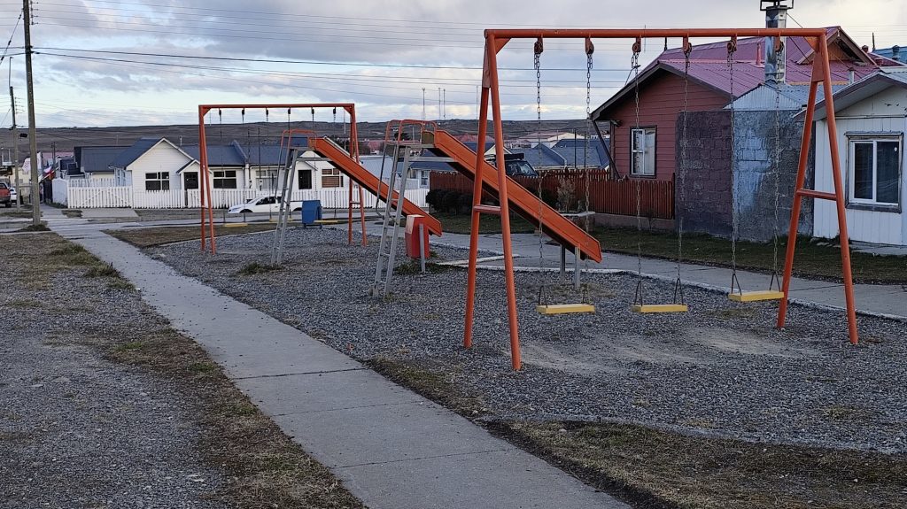 Comuna de Porvenir avanza en nuevos proyectos de infraestructura y renovación de maquinaria municipal.