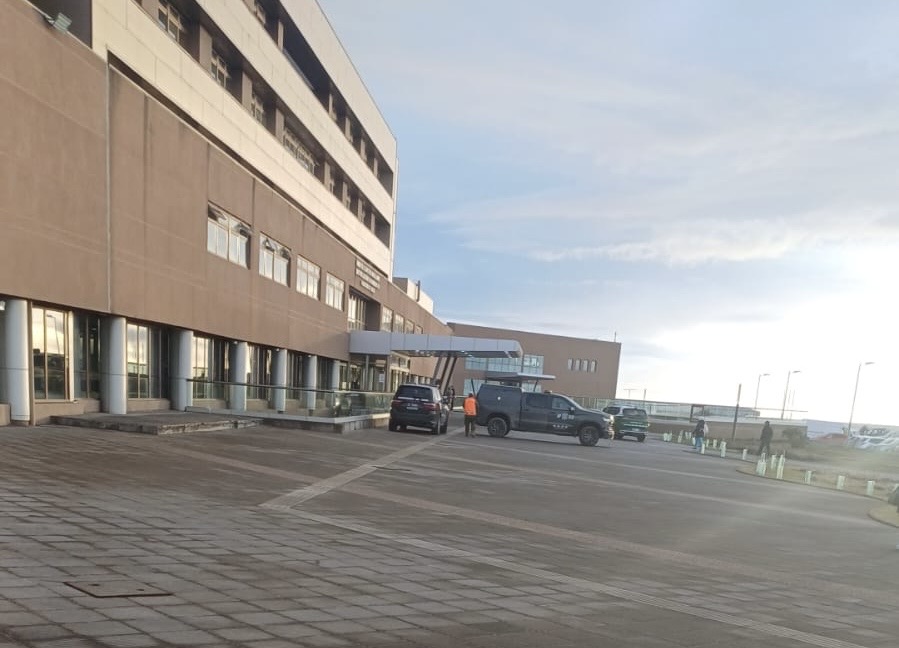 Funcionario del Hospital Clínico fue puesto a salvo tras operativo de emergencia