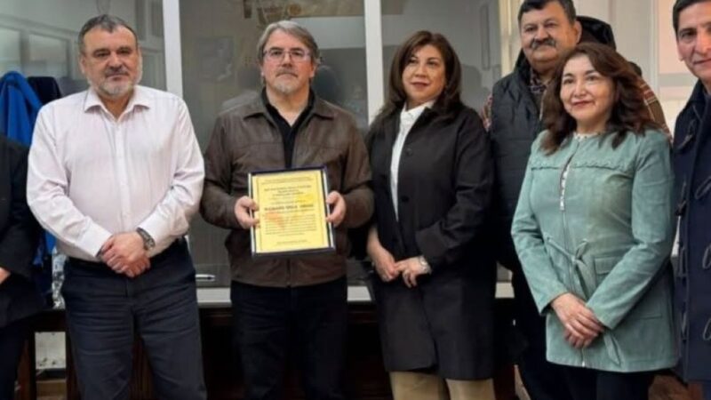 Municipalidad de Porvenir distingue al escultor Richard Yasic Israel con el premio Margot Loyola 2026.