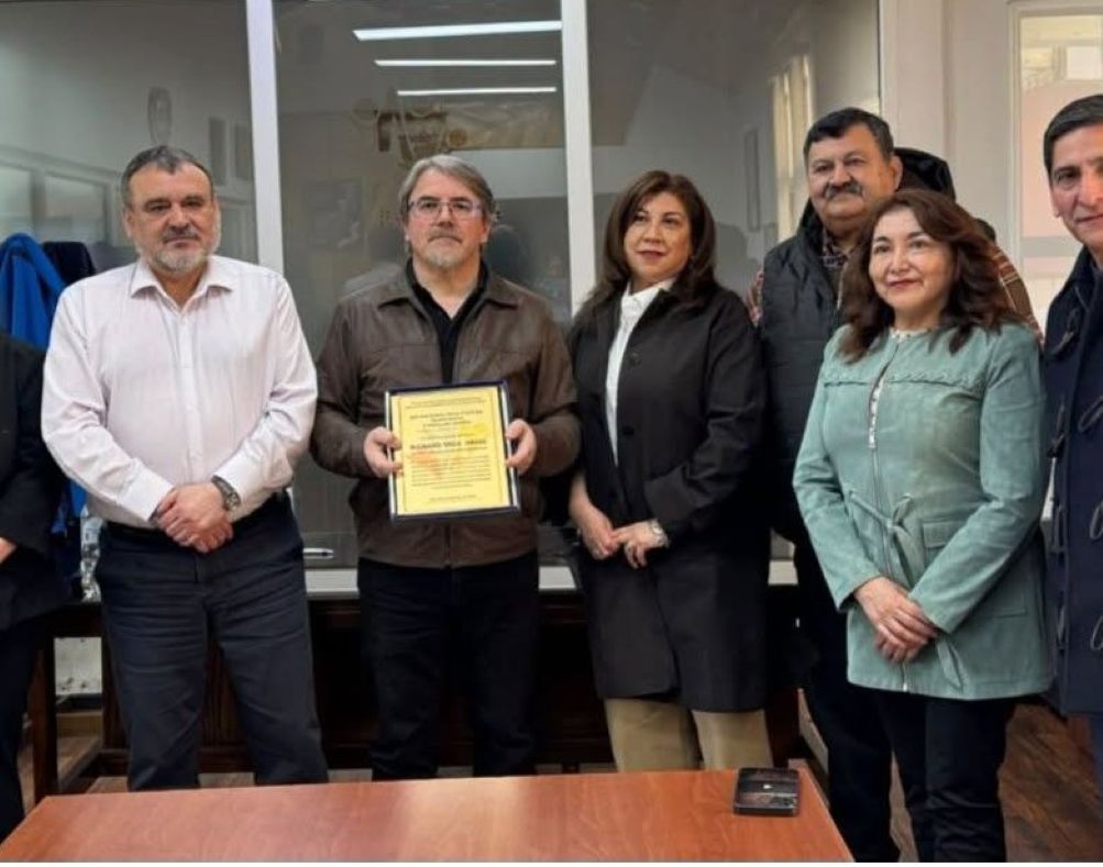 Municipalidad de Porvenir distingue al escultor Richard Yasic Israel con el premio Margot Loyola 2026.