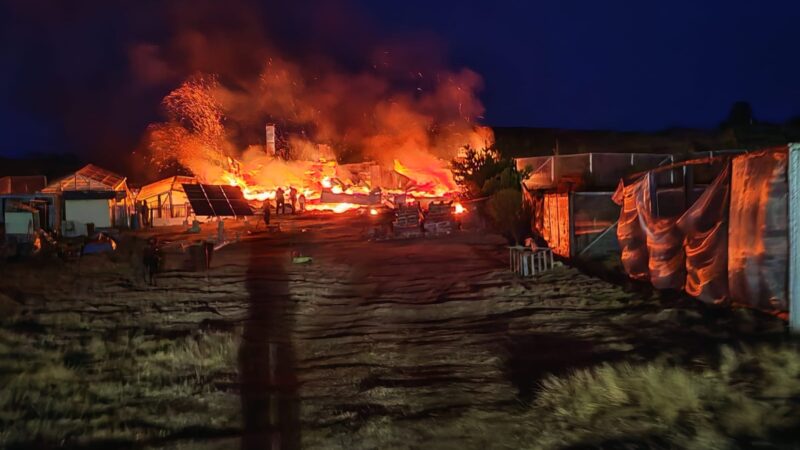 Incendio afecta vivienda en sector Río Amarillo: propietario logró escapar por una ventana