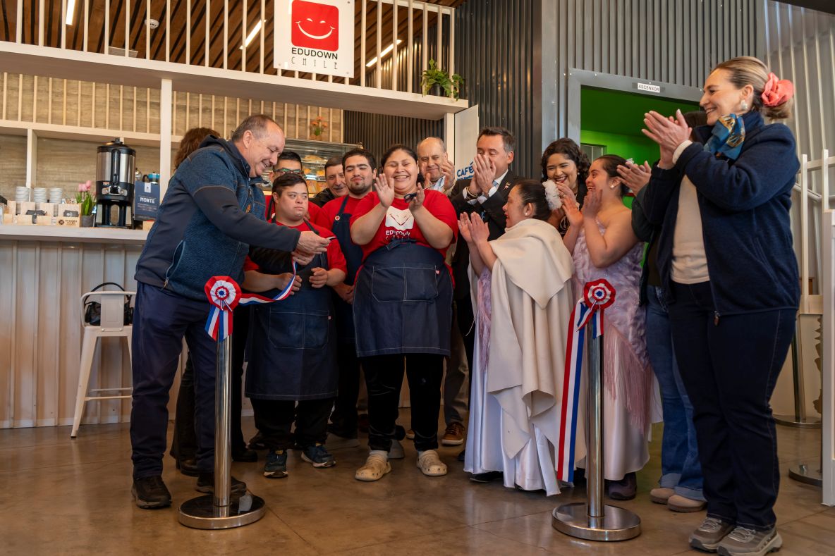 Café Inclusivo Aguas Magallanes Edudown fue inaugurado hoy en la Biblioteca Municipal N° 114 de Punta Arenas.