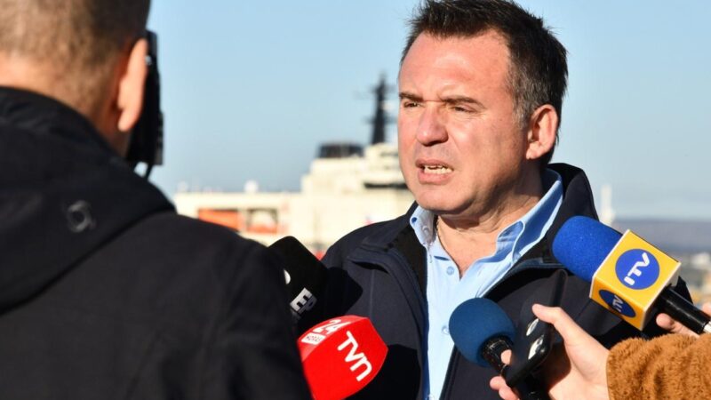 Alcalde Radonich pide eximir tasas de embarque en nuevas rutas interregionales.