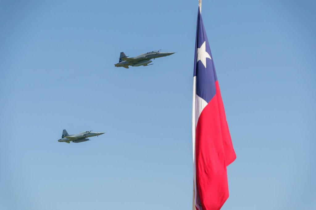 En la Base Aérea El Bosque la Fuerza Aérea conmemoró cinco décadas del legado del avión F-5