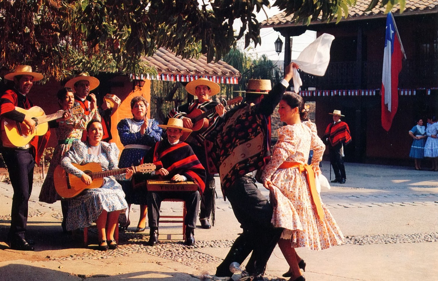 De las chinganas en los orígenes de la Patria: el fascinante viaje histórico de la cueca chilena.