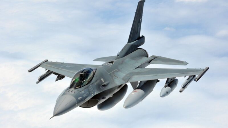 FACH despliega aviones F-16 en Punta Arenas para realizar entrenamiento conjunto con aeronaves F-5